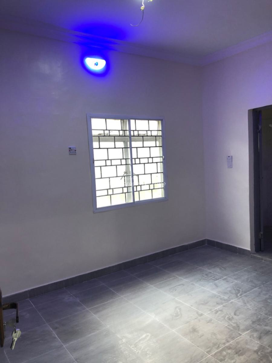 Well Renovated 3 Bedroom Bungalow, Eric Moore Close, Eric Moore, Surulere, Lagos, House for Rent