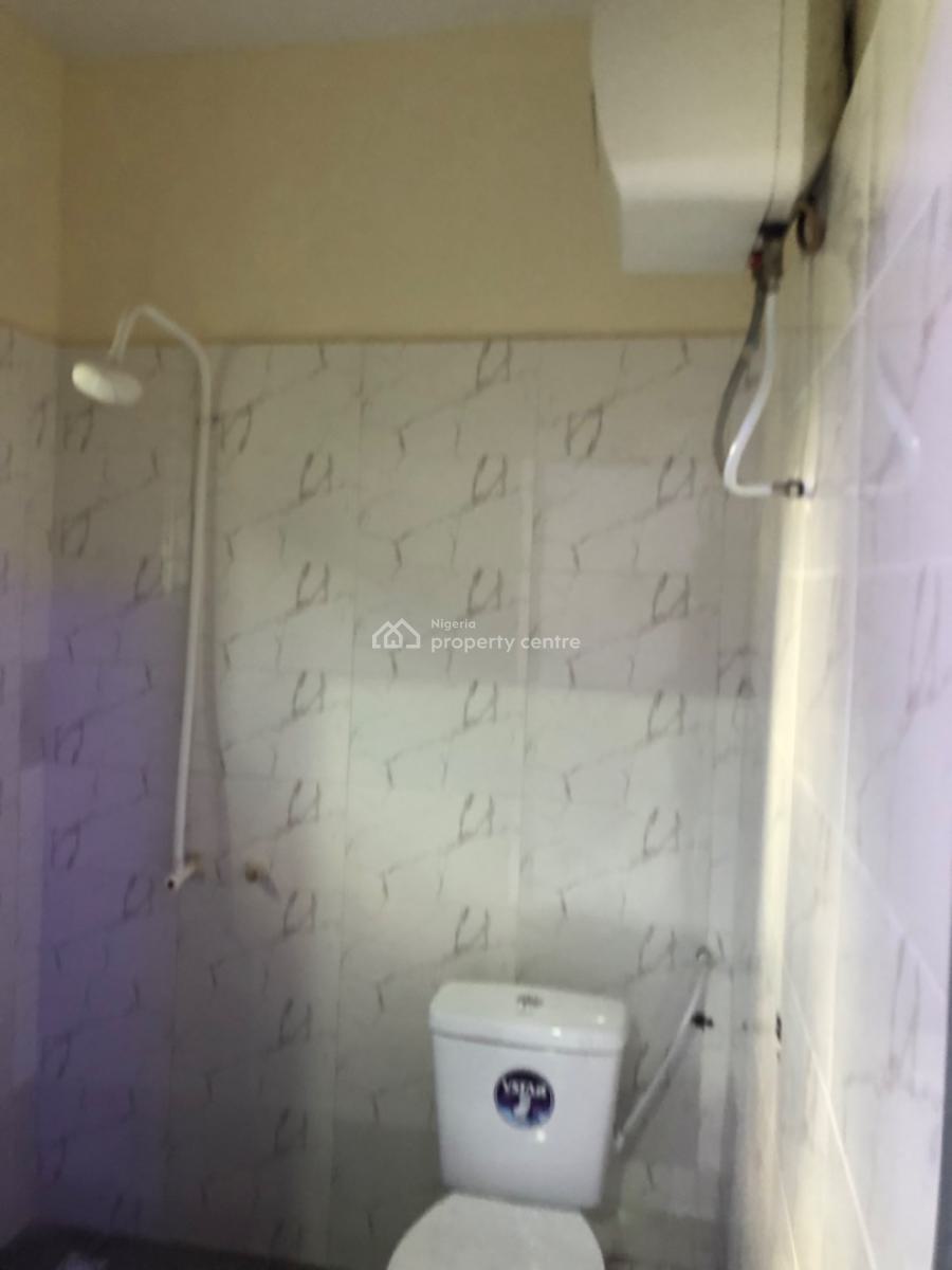 Well Renovated 3 Bedroom Bungalow, Eric Moore Close, Eric Moore, Surulere, Lagos, House for Rent