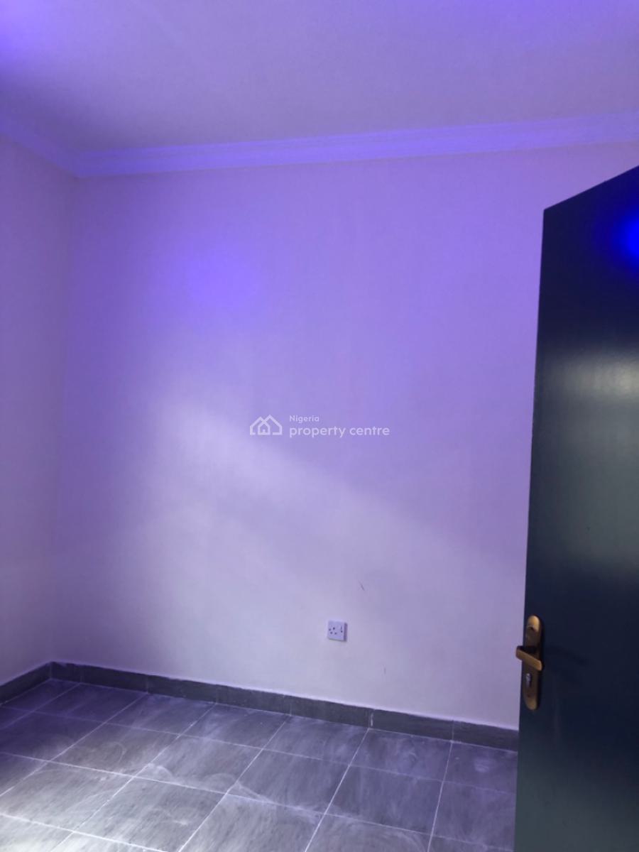 Well Renovated 3 Bedroom Bungalow, Eric Moore Close, Eric Moore, Surulere, Lagos, House for Rent