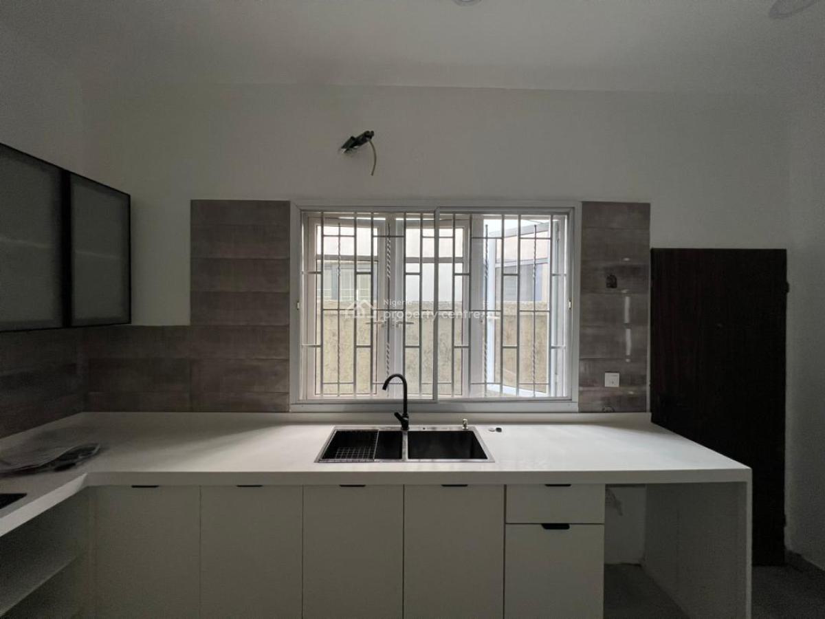 Big 2 Bedroom Apartment, Lekki Phase 1, Lekki, Lagos, Flat / Apartment for Rent