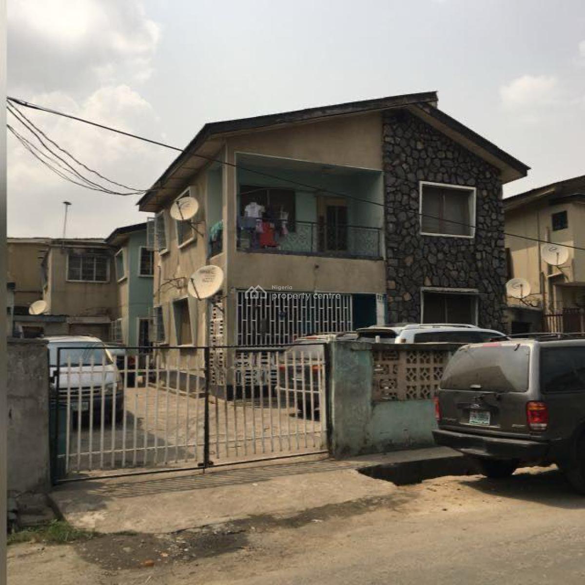 a Block of 4 Flats of 3 Bedrooms Available, Obanikoro, Shomolu, Lagos, Block of Flats for Sale