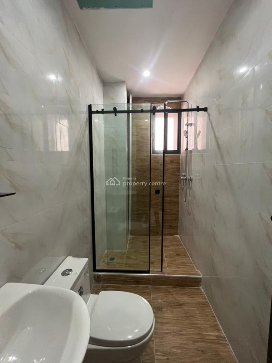 Well Detailed 2 Bed Apartments with a Gym and Elevator, Lekki Phase 1, Lekki, Lagos, Flat / Apartment for Sale