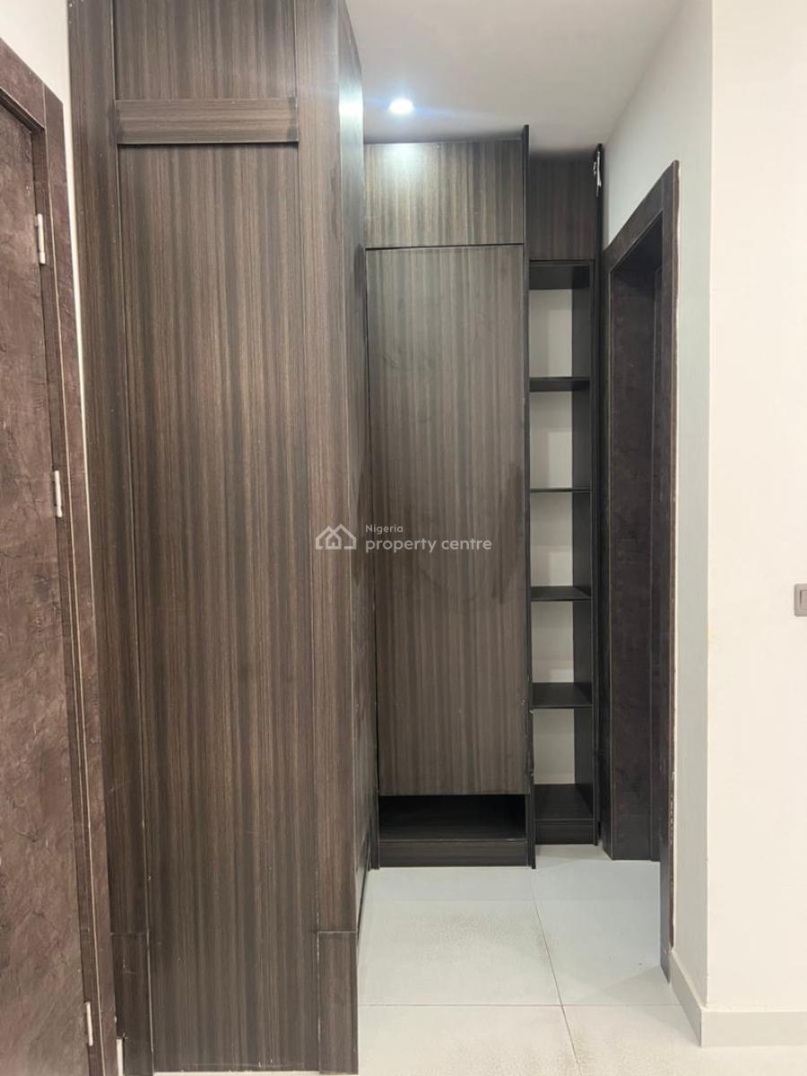 Well Detailed 2 Bed Apartments with a Gym and Elevator, Lekki Phase 1, Lekki, Lagos, Flat / Apartment for Sale