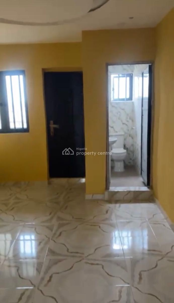 Standard 2 Bedroom Flat, Surulere, Lagos, Flat / Apartment for Rent