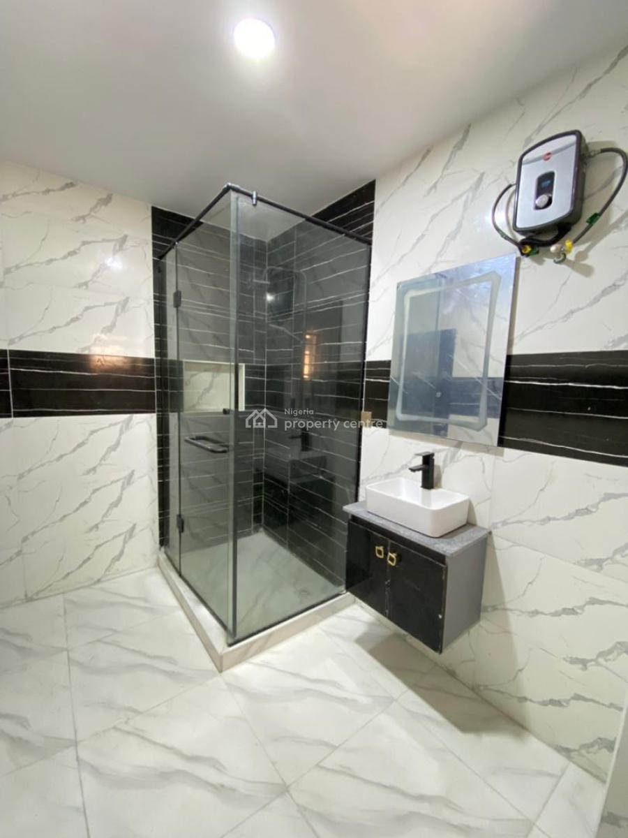 Elegant and Spacious 2 Bedroom Apartment with Bq, Lekki Phase 1, Lekki, Lagos, Flat / Apartment for Sale