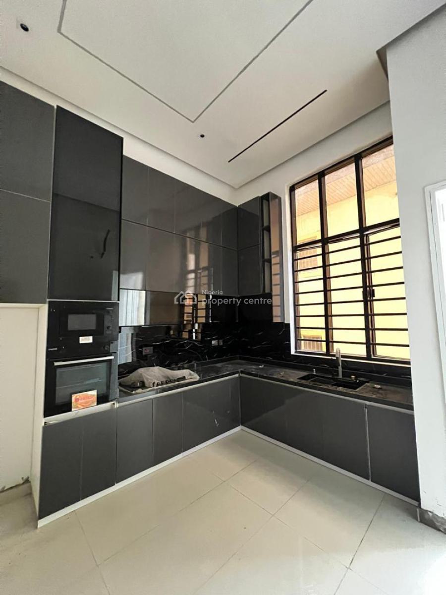 3 Bedroom Flat with  Swimming Pools and Gym, Lekki Phase 1, Lekki, Lagos, Flat / Apartment for Sale