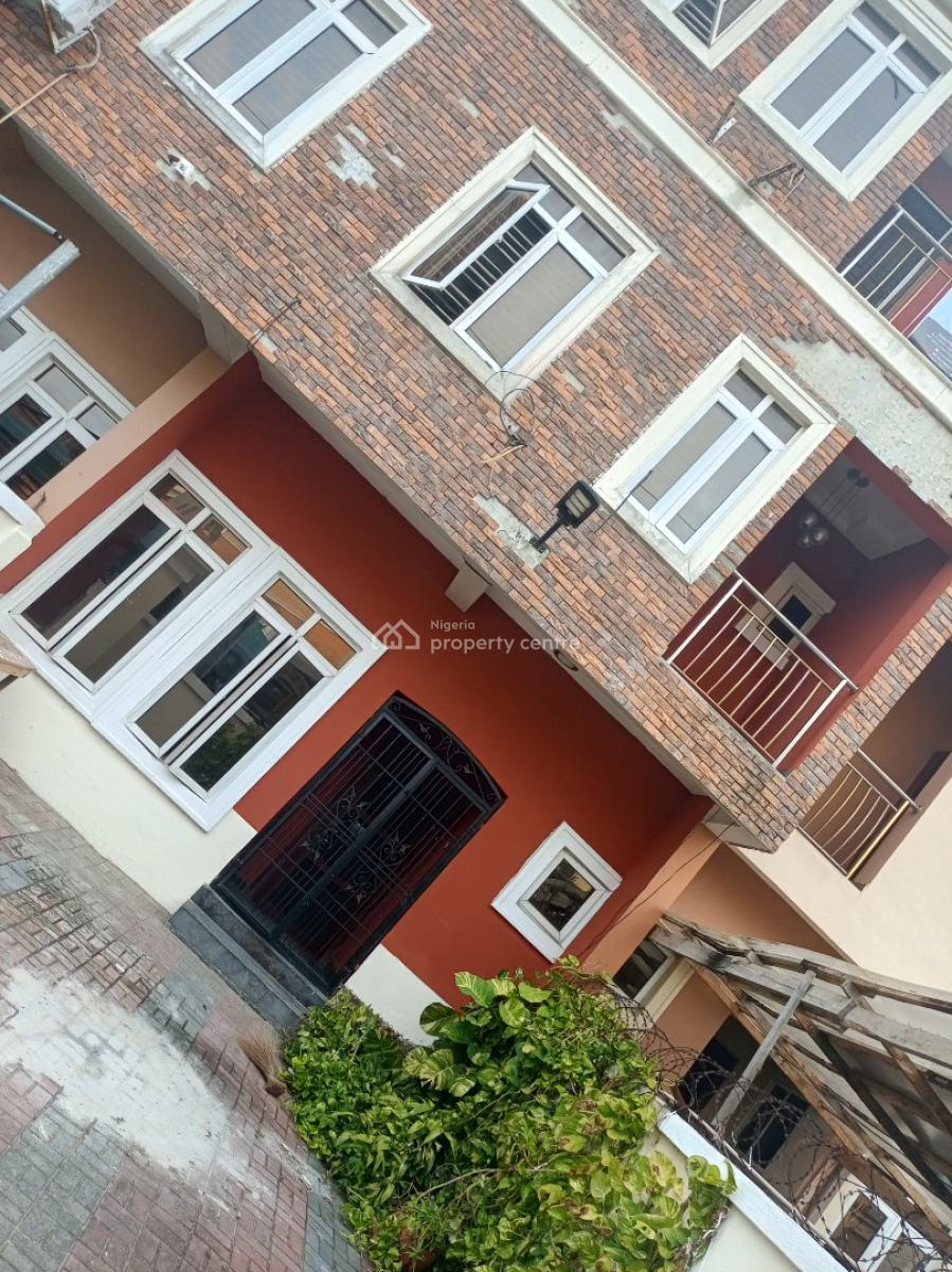 Dm for Video: Neatly Used 5bedroom with Bq N Gatehouse Self Compound, Ologolo, Lekki, Lagos, Terraced Duplex for Rent