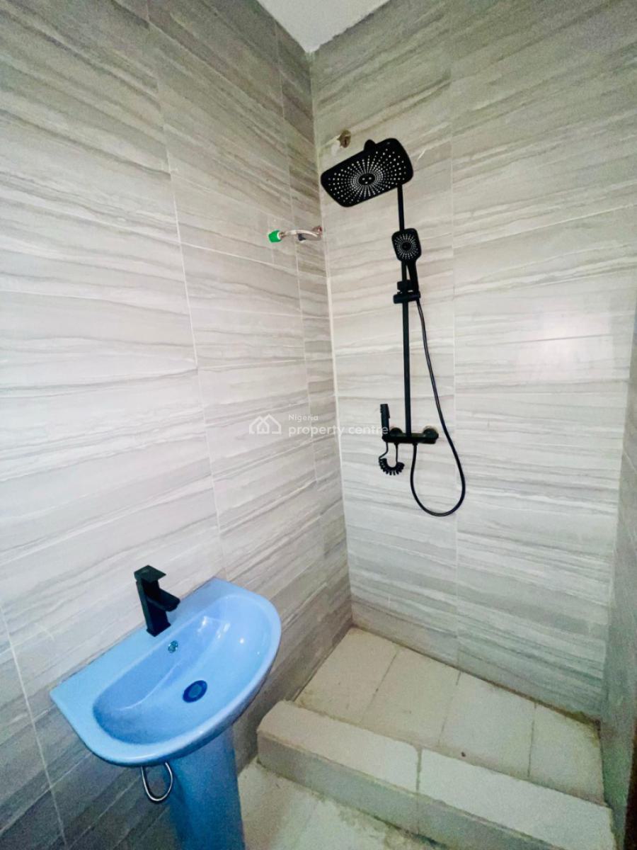 Spacious and Well Maintained 3 Bedroom Flat, Ogunfayo Road By Oribanwa Phase 2, Ibeju Lekki, Lagos, Flat / Apartment for Rent