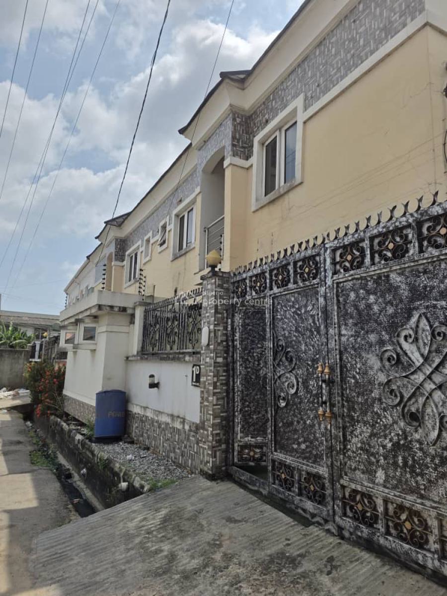 Distress 4 Bedroom Duplex with Bq, Surulere, Lagos, Semi-detached Duplex for Sale
