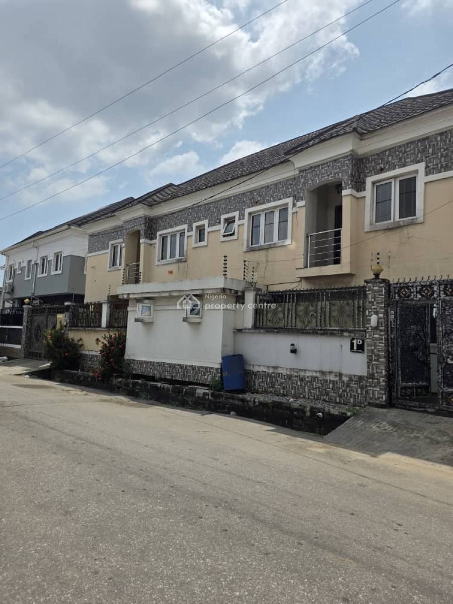 Distress 4 Bedroom Duplex with Bq, Surulere, Lagos, Semi-detached Duplex for Sale