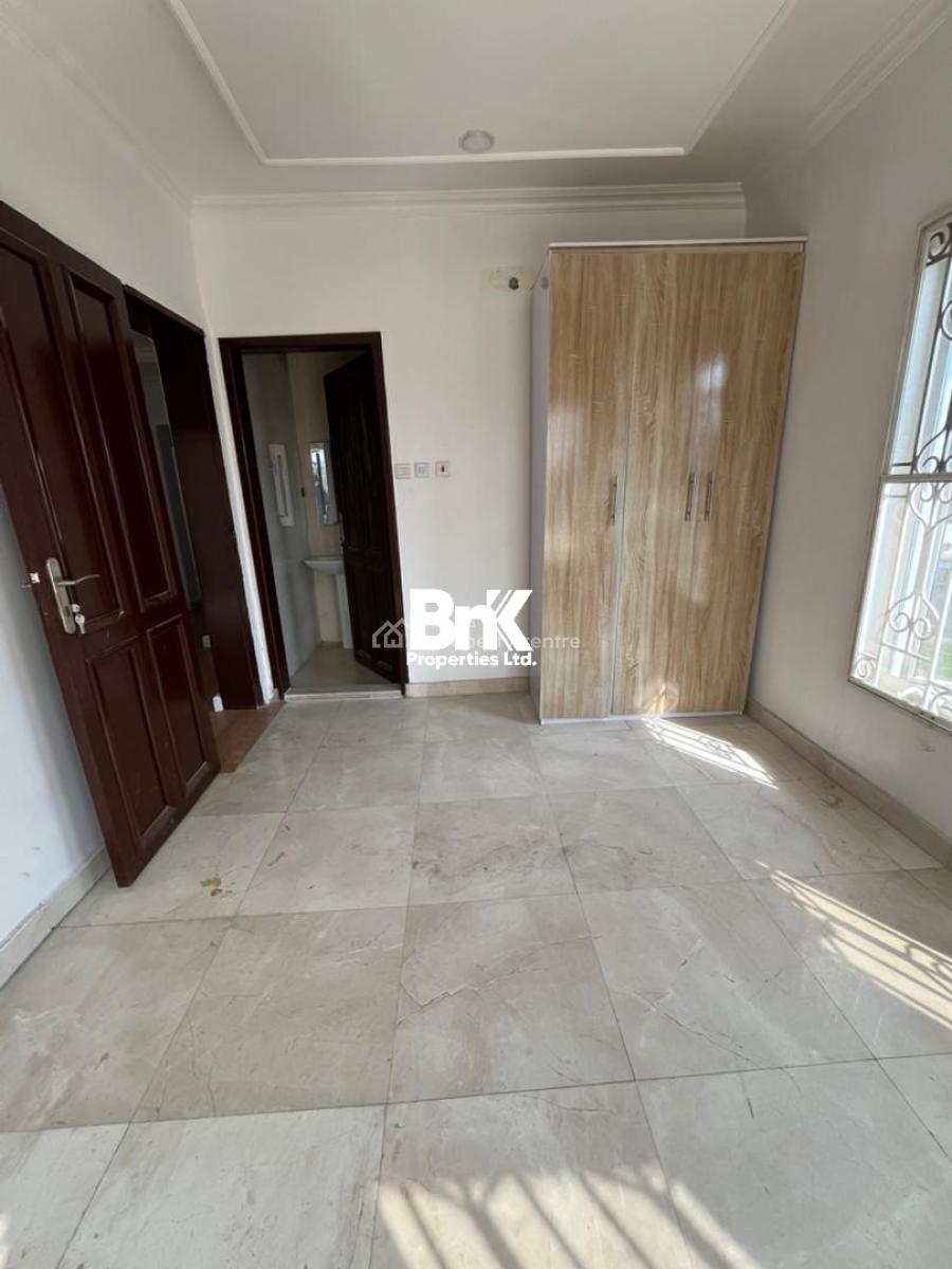 Classic 3-bedroom Apartment, Lekki Phase 1, Lekki, Lagos, Flat / Apartment for Rent