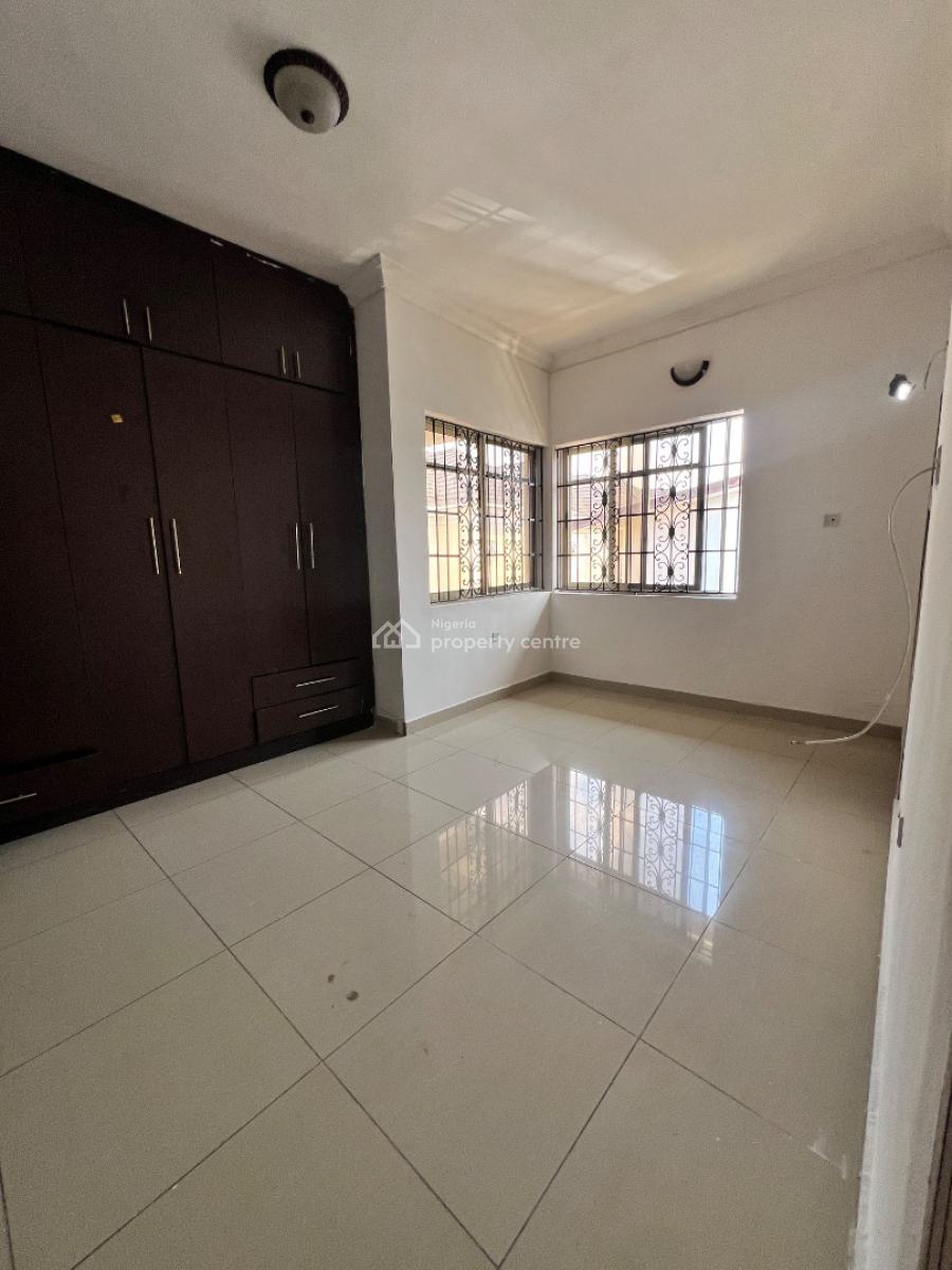 Spacious 2 Bedroom Apartment with Balcony, Ikate, Lekki, Lagos, Flat / Apartment for Rent
