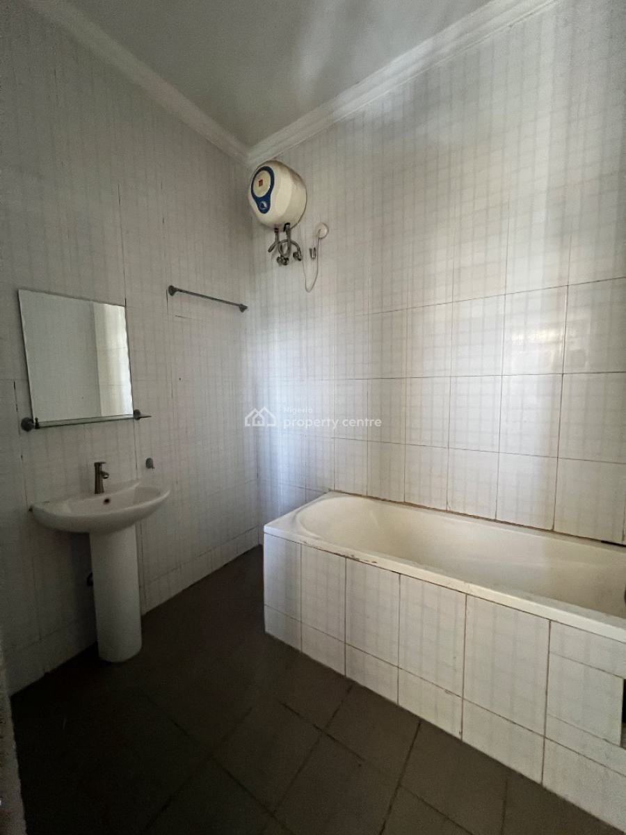 Spacious 2 Bedroom Apartment with Balcony, Ikate, Lekki, Lagos, Flat / Apartment for Rent