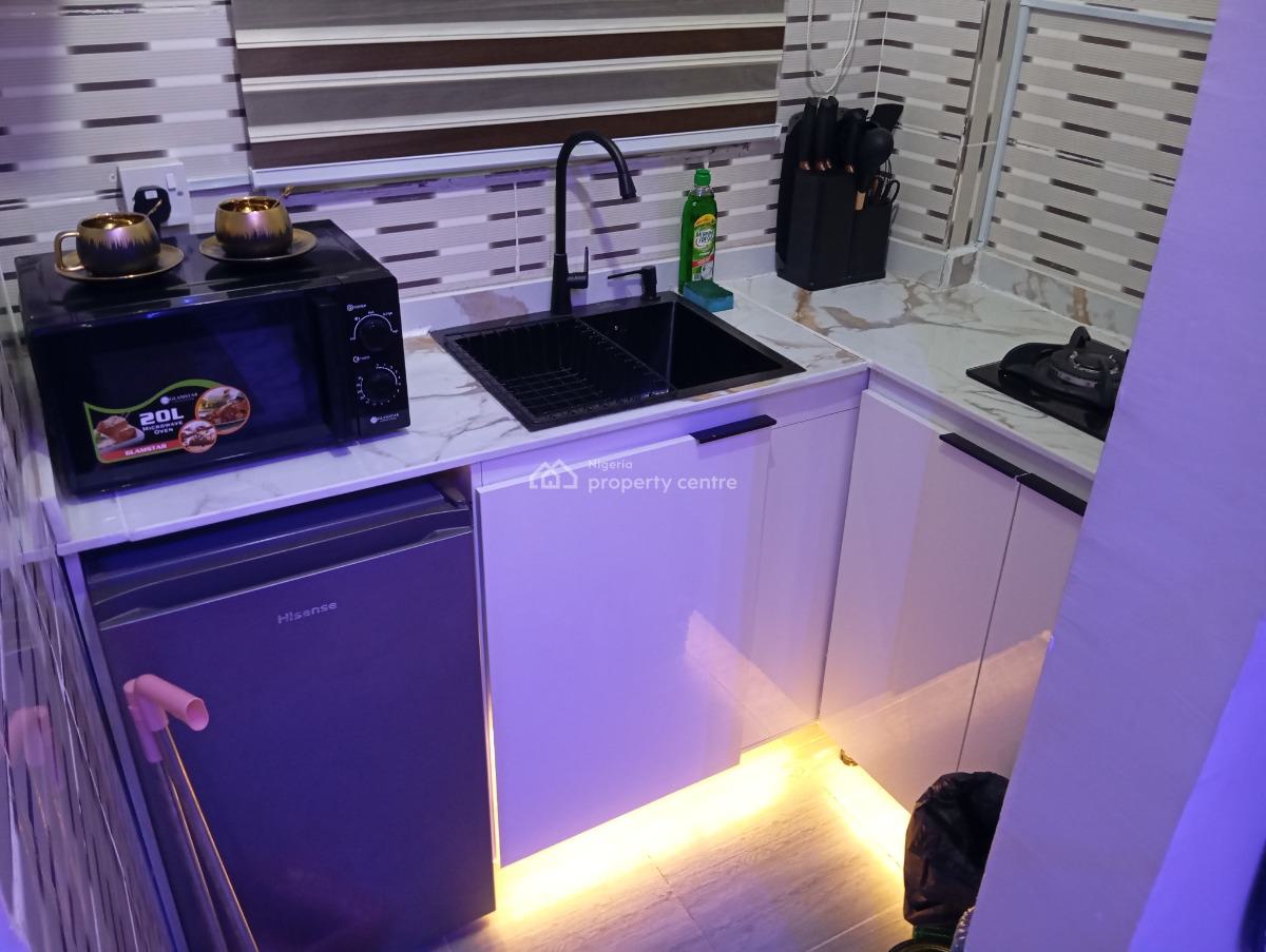 a Deluxe Portable 1-bedroom Apartment + Dstv, Wi-fi, Netflix Etc, Alagomeji Yaba, Alagomeji, Yaba, Lagos, Mini Flat (room and Parlour) Short Let