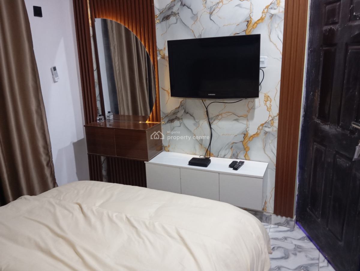 a Deluxe Portable 1-bedroom Apartment + Dstv, Wi-fi, Netflix Etc, Alagomeji Yaba, Alagomeji, Yaba, Lagos, Mini Flat (room and Parlour) Short Let