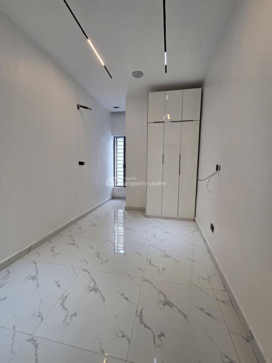 Well Built 4 Bed Terrace with Bq for Sal E   Location: Osapa Lekki, Osapa London, Osapa, Lekki, Lagos, Terraced Duplex for Sale