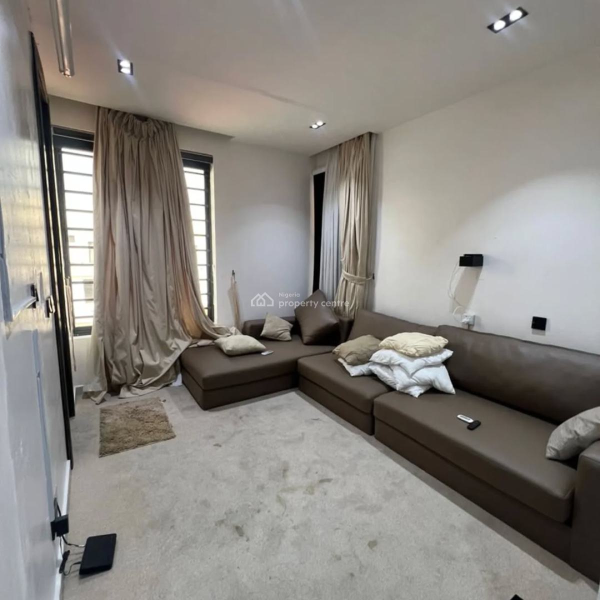 Furnished 3 Bedroom Penthouse + Elevator, Lekki Phase 1, Lekki Phase 1, Lekki, Lagos, Flat / Apartment for Sale