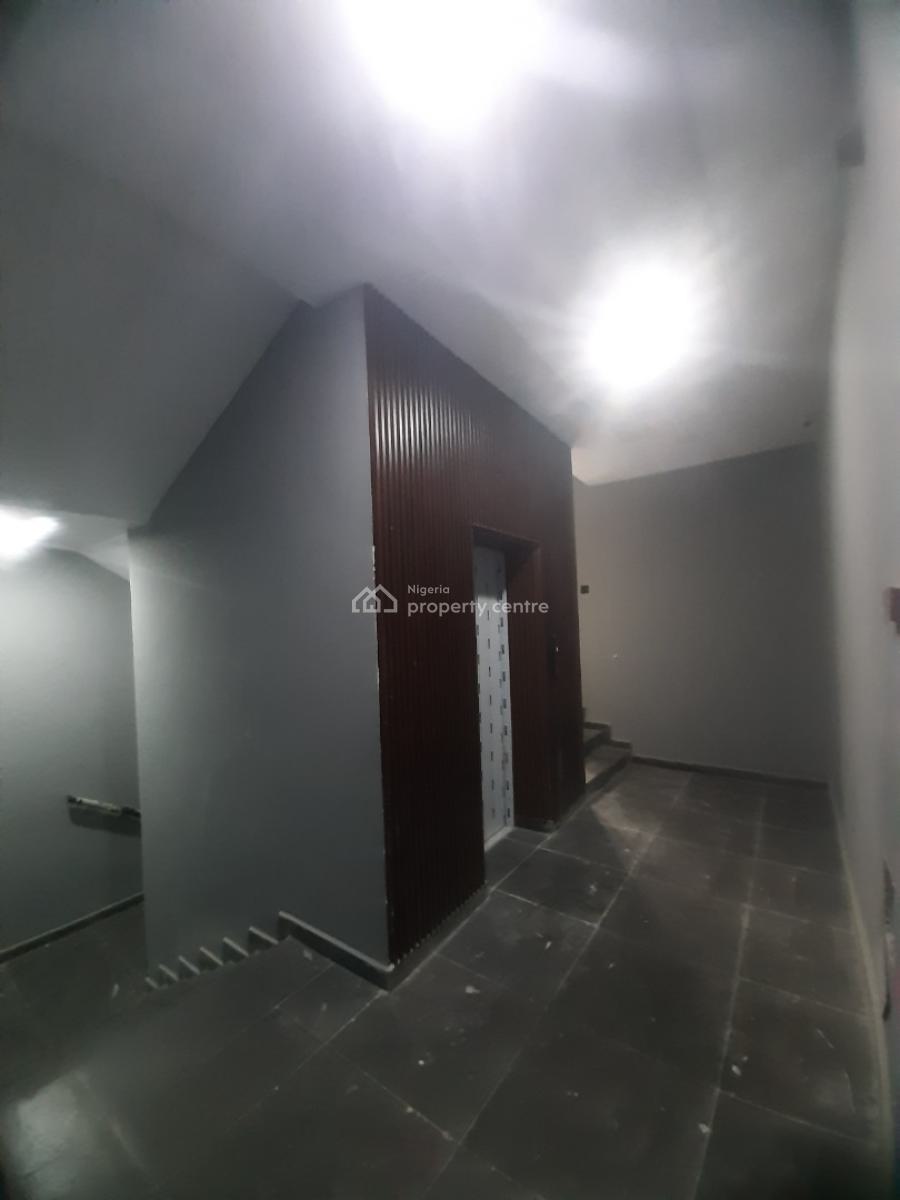 Newly Built and Serviced with 24/7 Power Supply 3 Bedroom En-suite Fla, Lekki Phase 1, Lekki, Lagos, Flat / Apartment for Rent