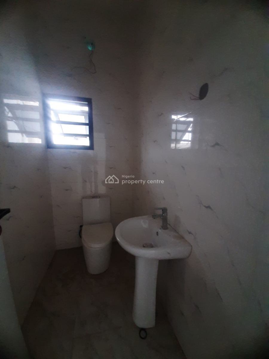 Newly Built and Serviced with 24/7 Power Supply 3 Bedroom En-suite Fla, Lekki Phase 1, Lekki, Lagos, Flat / Apartment for Rent