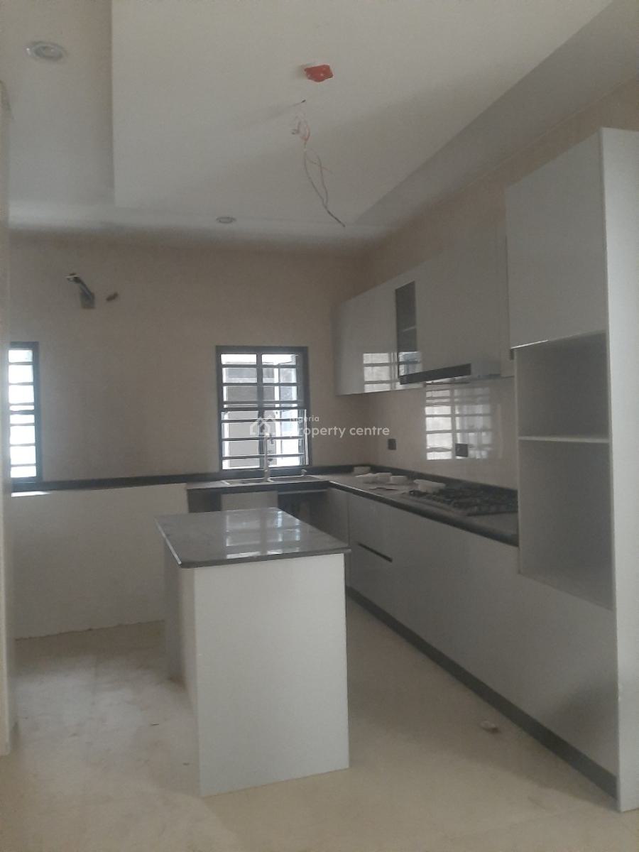 Newly Built and Serviced with 24/7 Power Supply 3 Bedroom En-suite Fla, Lekki Phase 1, Lekki, Lagos, Flat / Apartment for Rent