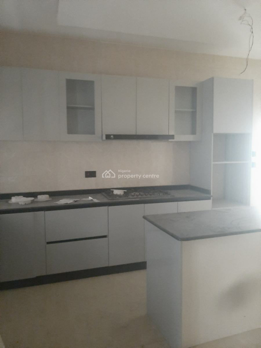 Newly Built and Serviced with 24/7 Power Supply 3 Bedroom En-suite Fla, Lekki Phase 1, Lekki, Lagos, Flat / Apartment for Rent