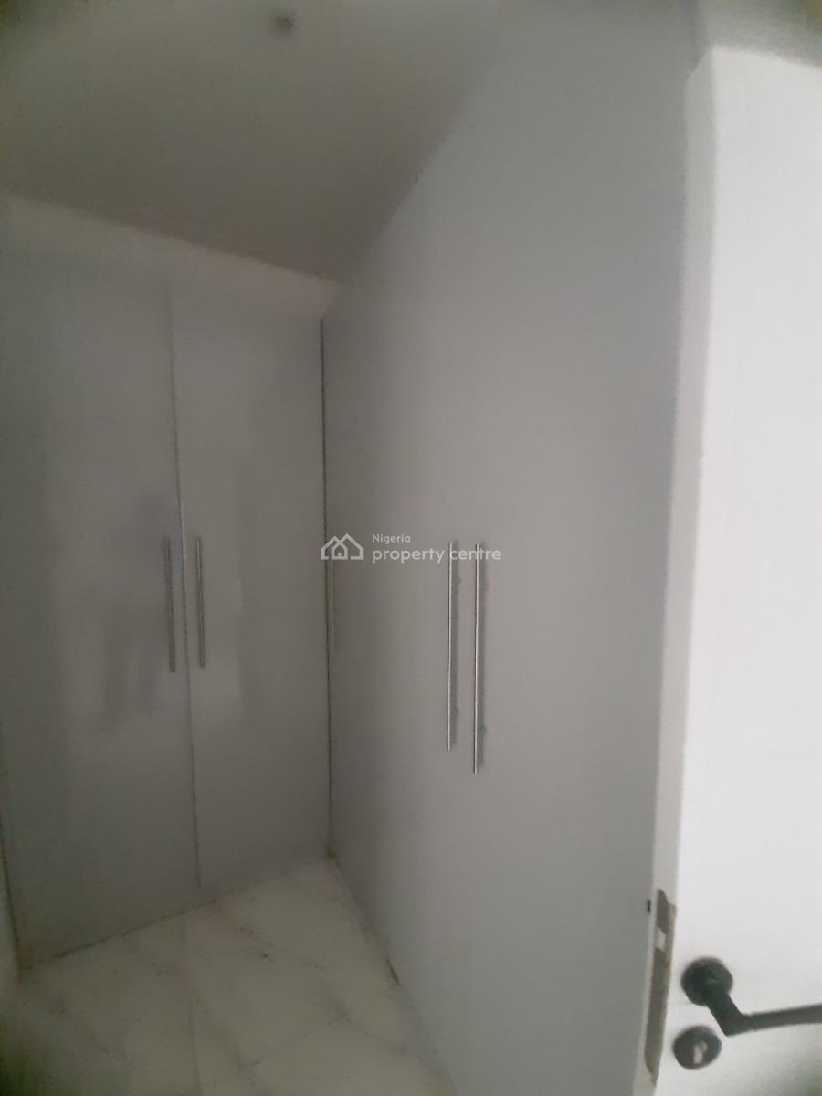 Newly Built and Serviced with 24/7 Power Supply 3 Bedroom En-suite Fla, Lekki Phase 1, Lekki, Lagos, Flat / Apartment for Rent