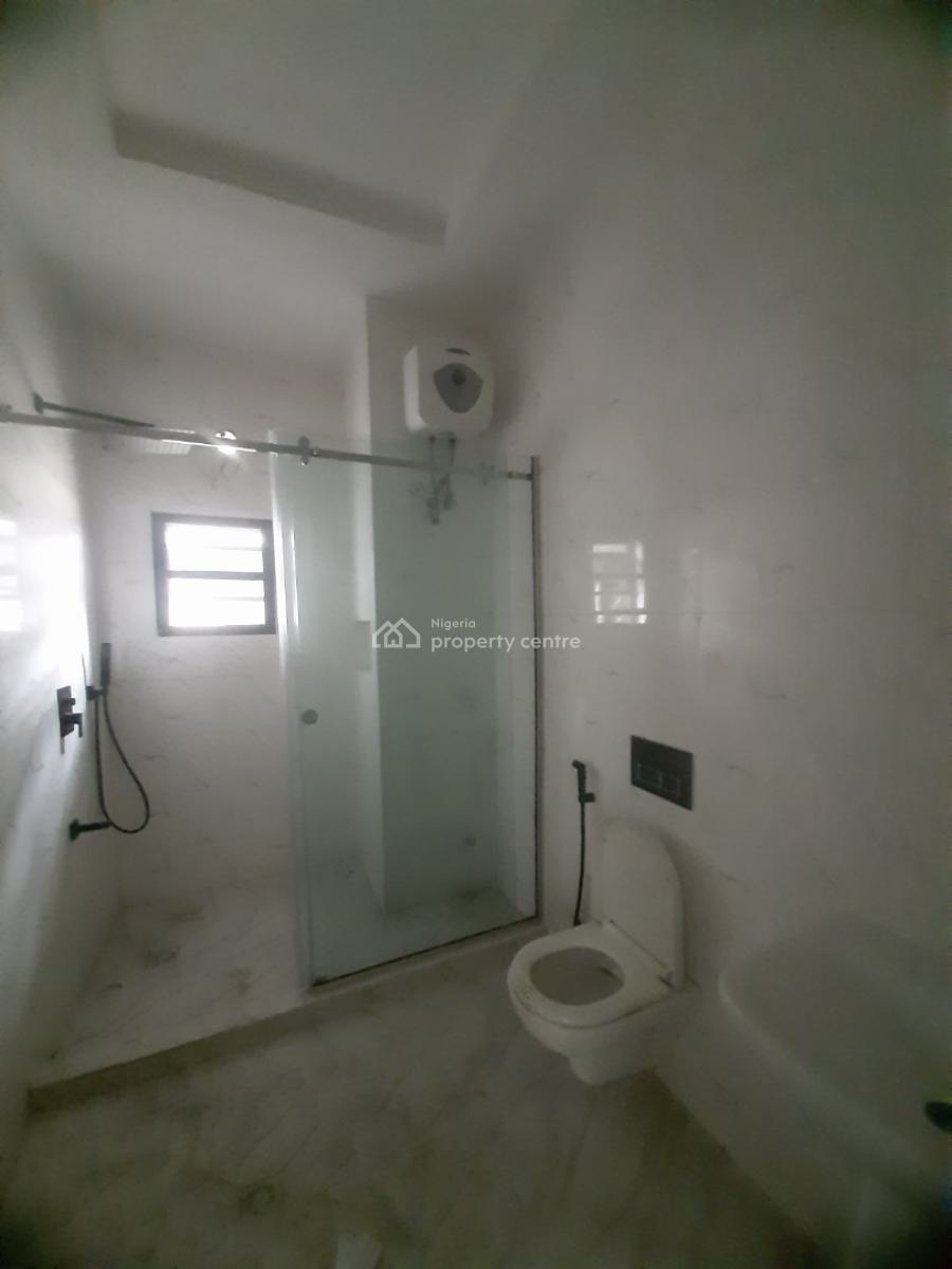 Newly Built and Serviced with 24/7 Power Supply 3 Bedroom En-suite Fla, Lekki Phase 1, Lekki, Lagos, Flat / Apartment for Rent