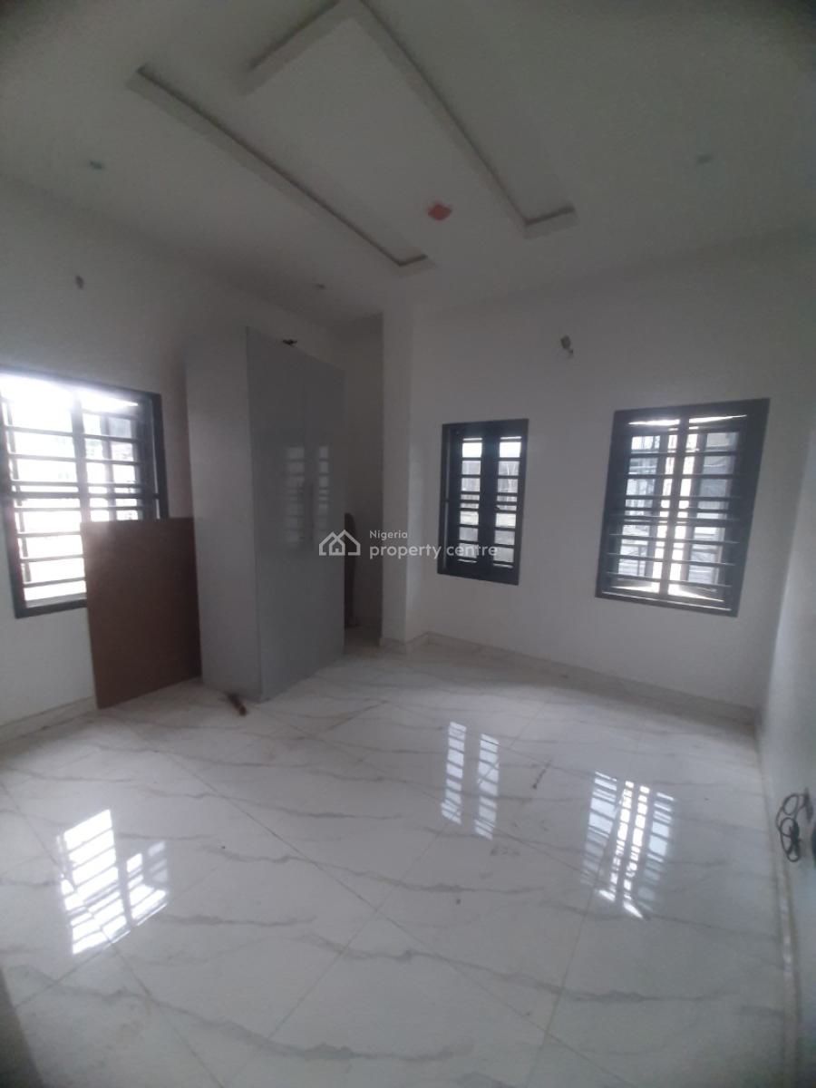 Newly Built and Serviced with 24/7 Power Supply 3 Bedroom En-suite Fla, Lekki Phase 1, Lekki, Lagos, Flat / Apartment for Rent