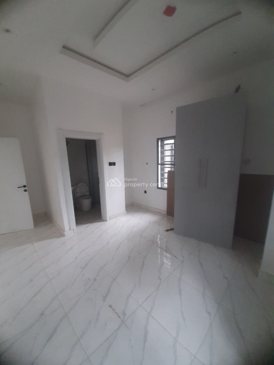 Newly Built and Serviced with 24/7 Power Supply 3 Bedroom En-suite Fla, Lekki Phase 1, Lekki, Lagos, Flat / Apartment for Rent