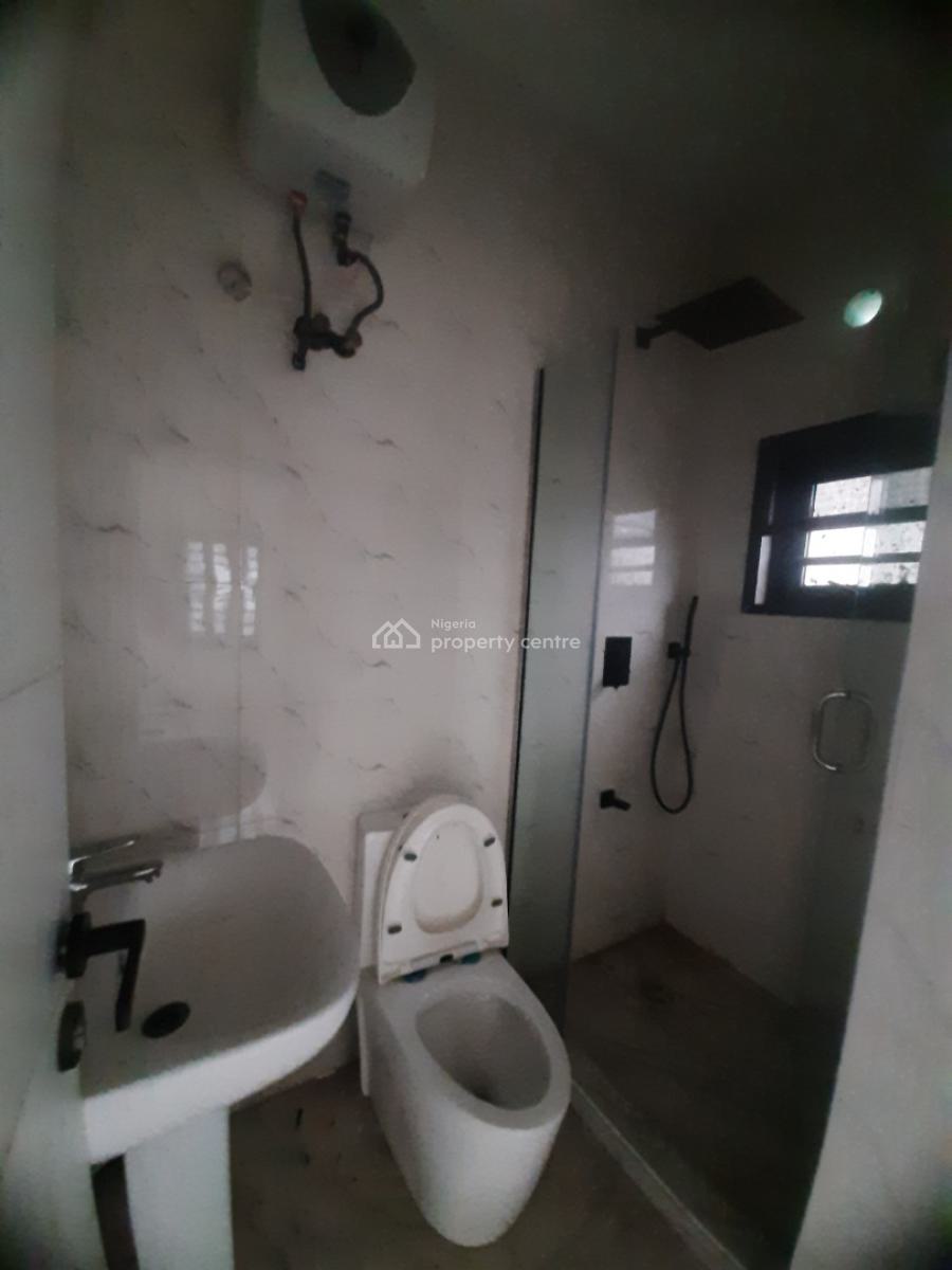 Newly Built and Serviced with 24/7 Power Supply 3 Bedroom En-suite Fla, Lekki Phase 1, Lekki, Lagos, Flat / Apartment for Rent