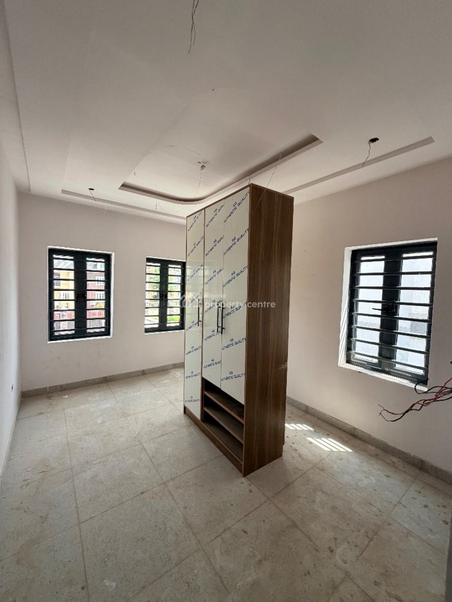 Newly Built 3 Bedroom Apartment, Kolapo Ishola Gra, Akobo, Ibadan, Oyo, Flat / Apartment for Sale