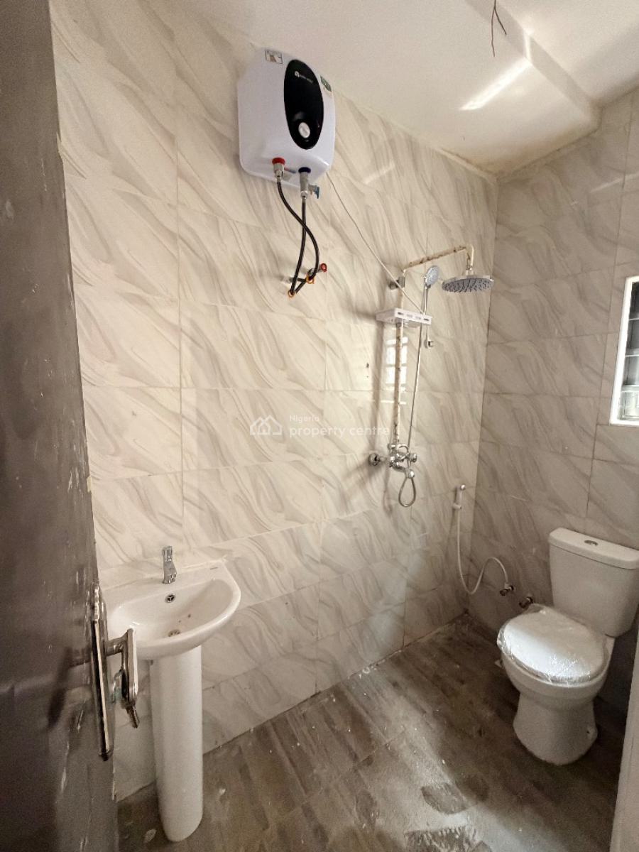 Newly Built 3 Bedroom Apartment, Kolapo Ishola Gra, Akobo, Ibadan, Oyo, Flat / Apartment for Sale