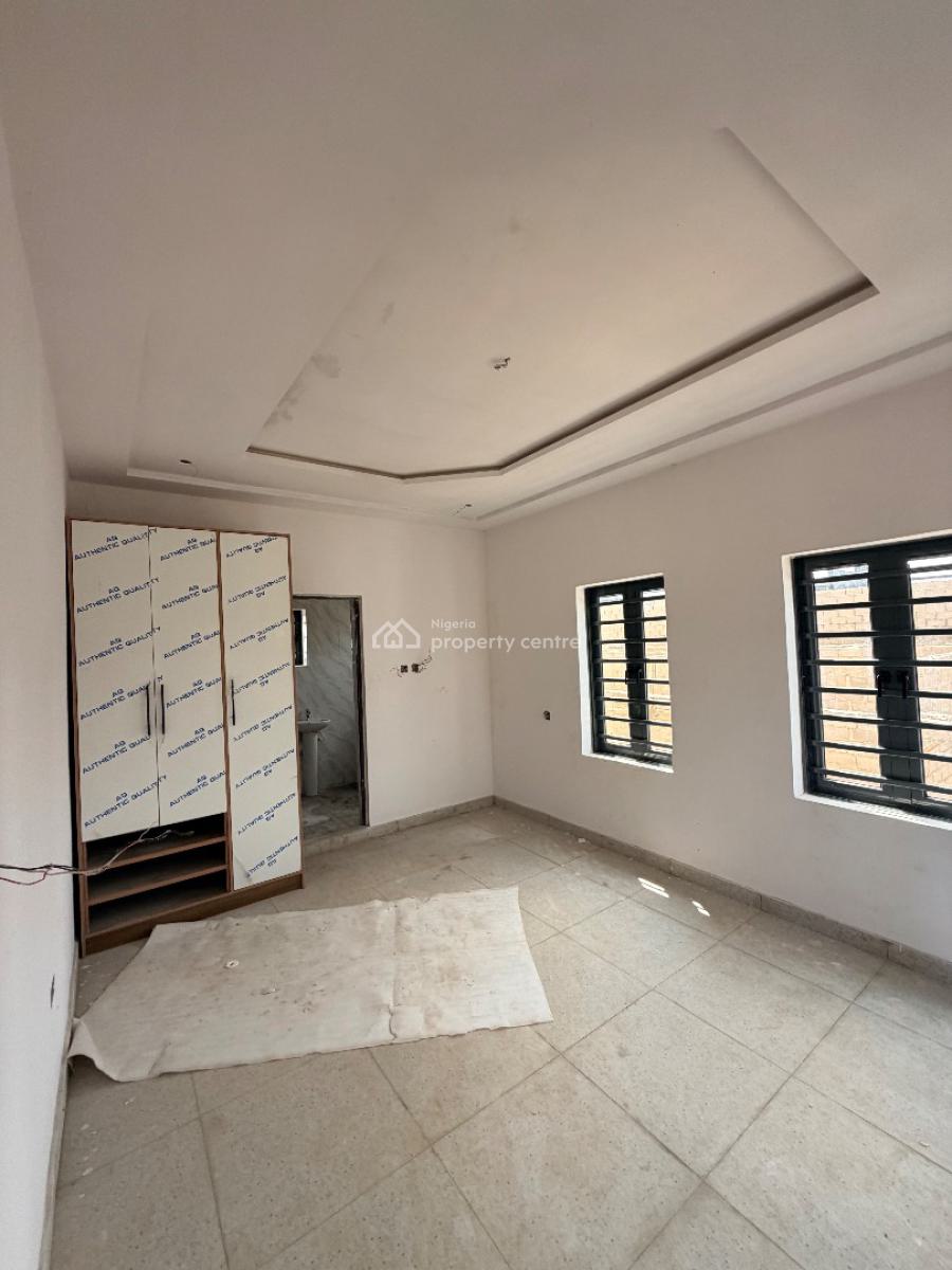 Newly Built 3 Bedroom Apartment, Kolapo Ishola Gra, Akobo, Ibadan, Oyo, Flat / Apartment for Sale