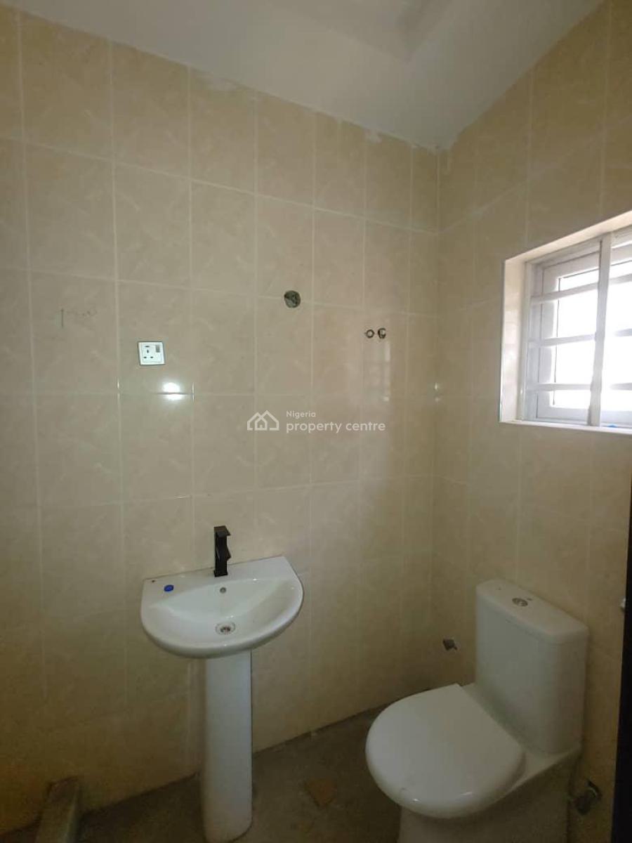 Luxury 3 Bedroom Flat Apartment in a Code Access Estate, Peninsula Gardens Estate, Sangotedo, Ajah, Lagos, Flat / Apartment for Rent