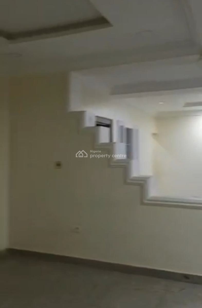 Clean 3 Bedroom Flat with Bq, 1st Floor Tarred Rd, By Coza, Guzape District, Abuja, Flat / Apartment for Rent