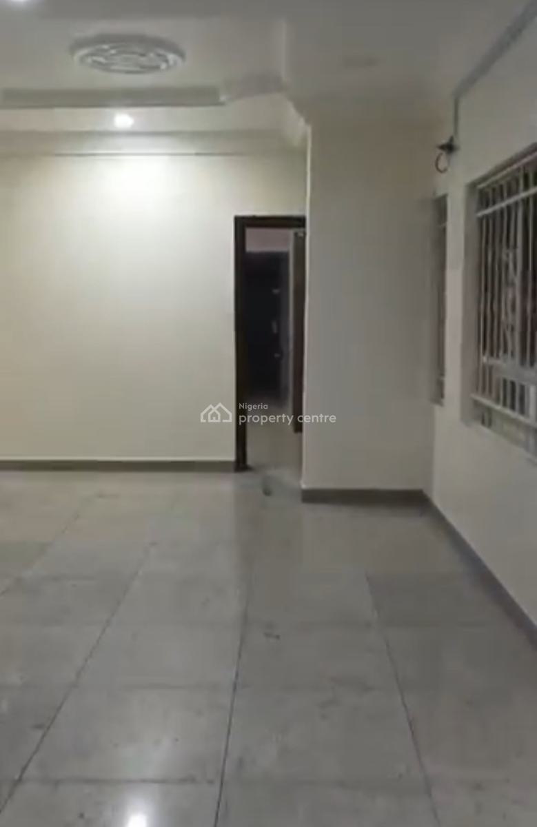 Clean 3 Bedroom Flat with Bq, 1st Floor Tarred Rd, By Coza, Guzape District, Abuja, Flat / Apartment for Rent