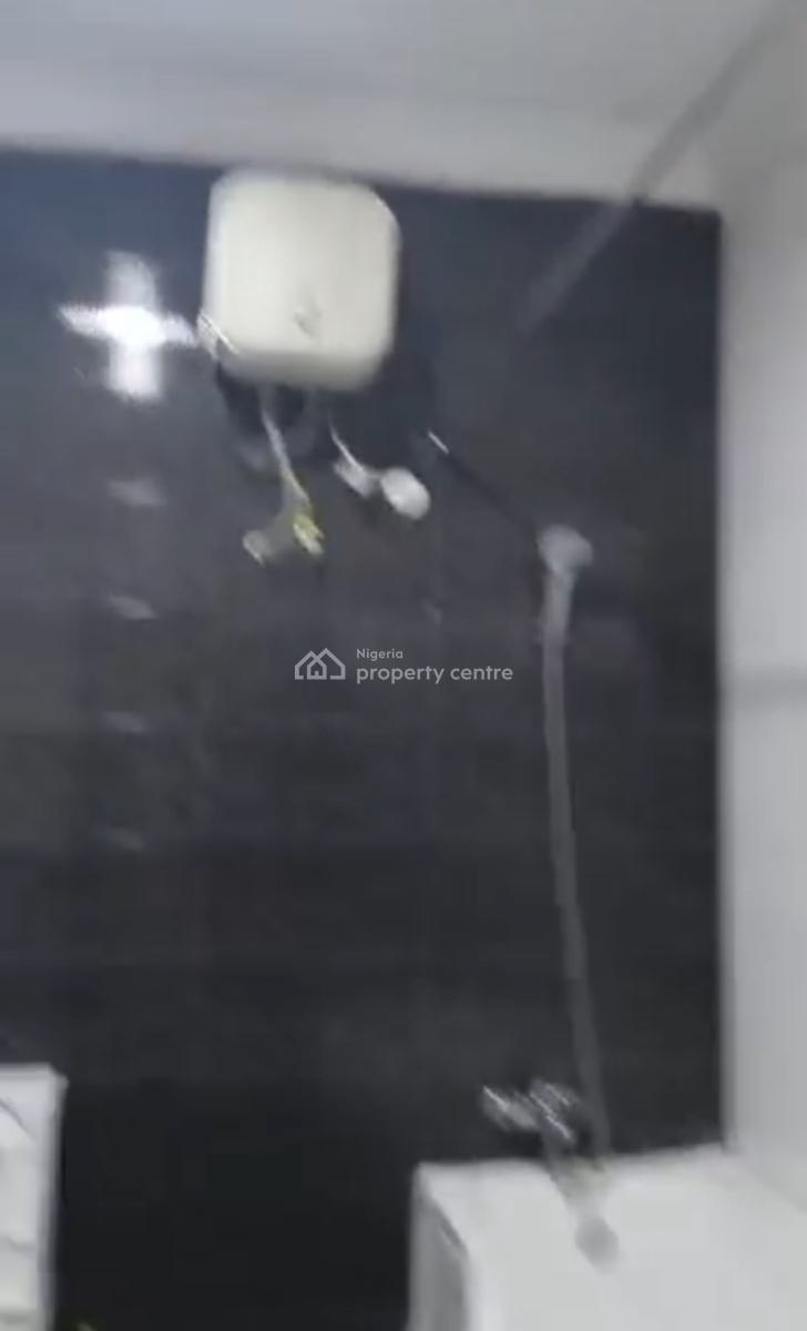 Clean 3 Bedroom Flat with Bq, 1st Floor Tarred Rd, By Coza, Guzape District, Abuja, Flat / Apartment for Rent