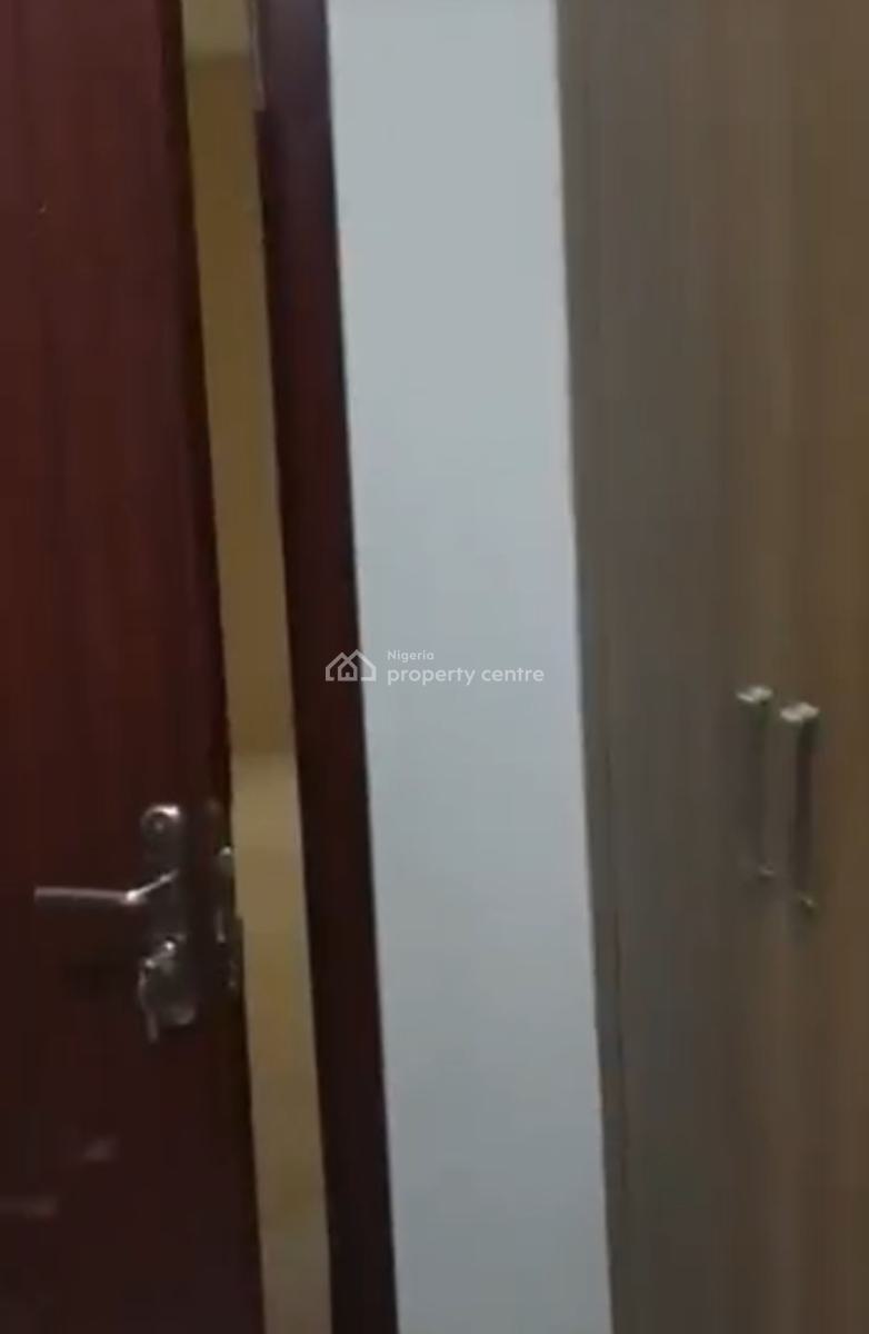 Clean 3 Bedroom Flat with Bq, 1st Floor Tarred Rd, By Coza, Guzape District, Abuja, Flat / Apartment for Rent