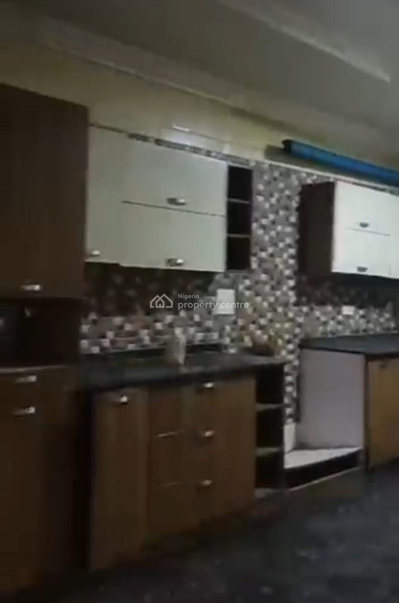 Clean 3 Bedroom Flat with Bq, 1st Floor Tarred Rd, By Coza, Guzape District, Abuja, Flat / Apartment for Rent