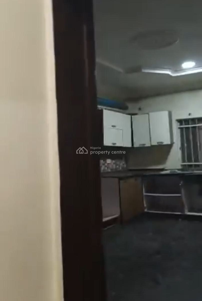 Clean 3 Bedroom Flat with Bq, 1st Floor Tarred Rd, By Coza, Guzape District, Abuja, Flat / Apartment for Rent