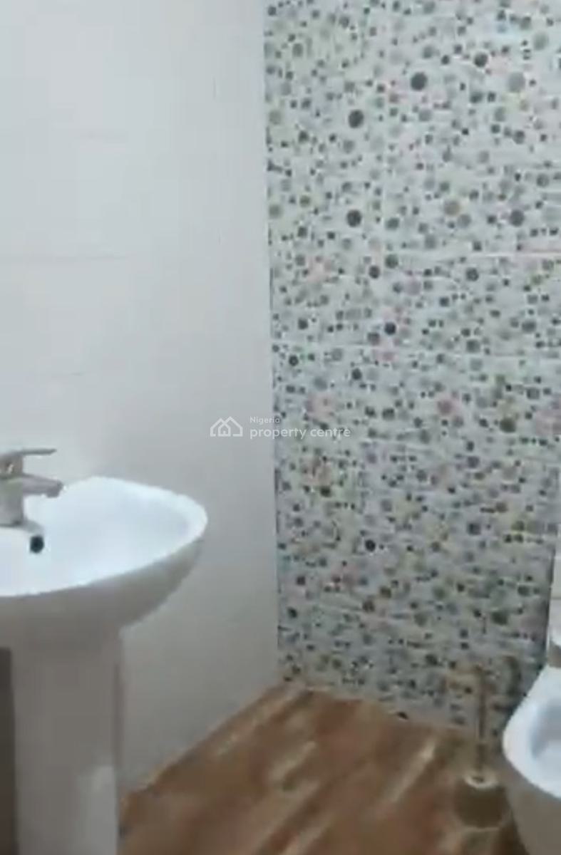 Clean 3 Bedroom Flat with Bq, 1st Floor Tarred Rd, By Coza, Guzape District, Abuja, Flat / Apartment for Rent