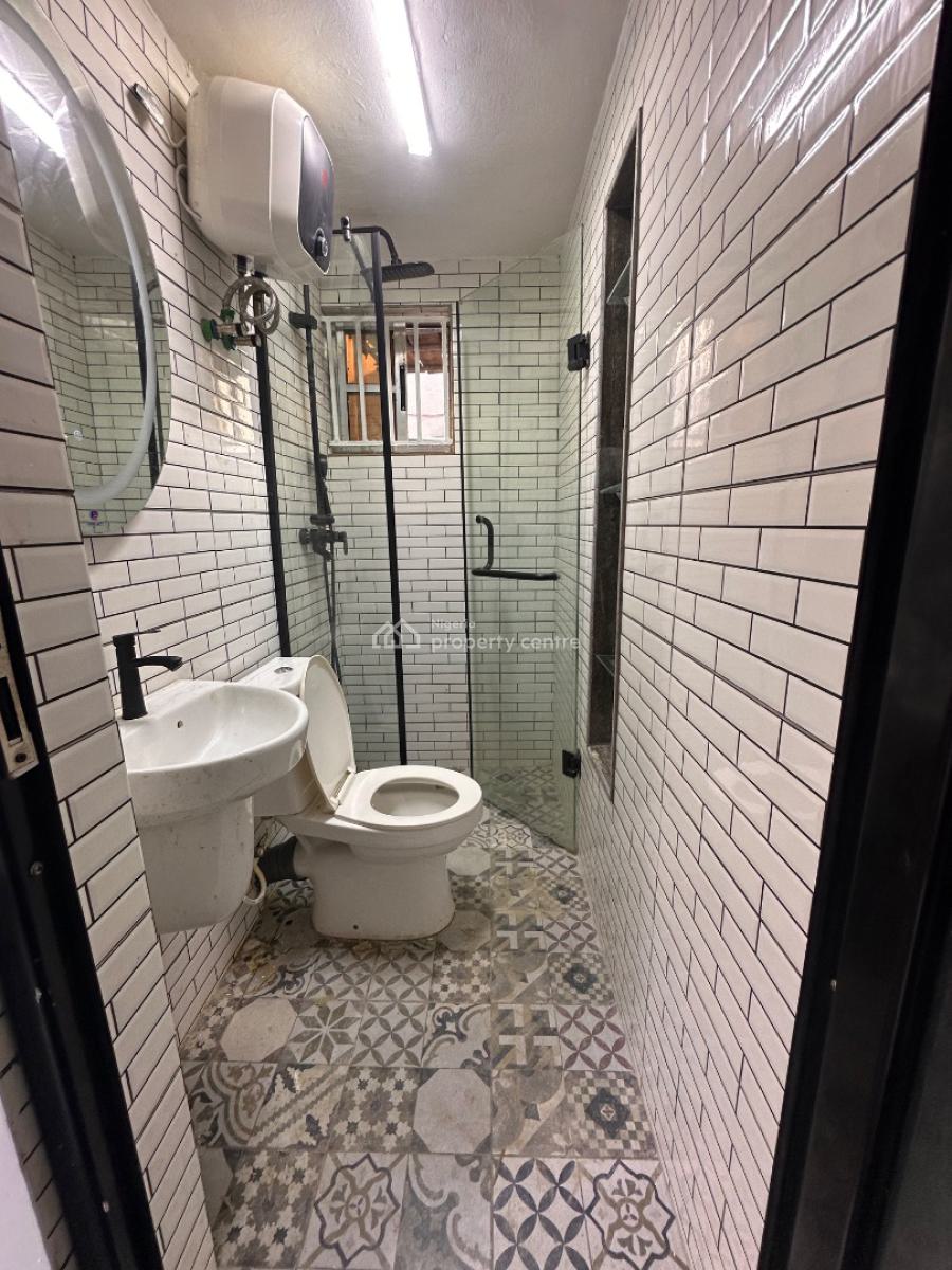 1 Bedroom Apartment, Lekki Phase 1, Lekki, Lagos, Flat / Apartment for Rent