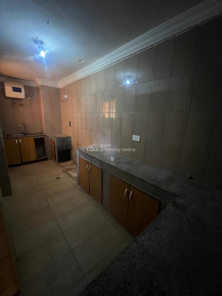 Excellent Spacious 2 Bedroom Apartment, Apo Primary Axis, Apo, Abuja, Flat / Apartment for Rent