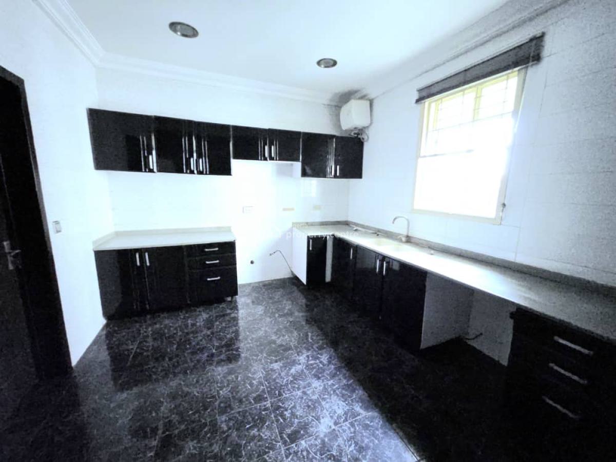 Spacious 2-bedroom Apartment, Lekki Phase 1, Lekki, Lagos, Flat / Apartment for Rent