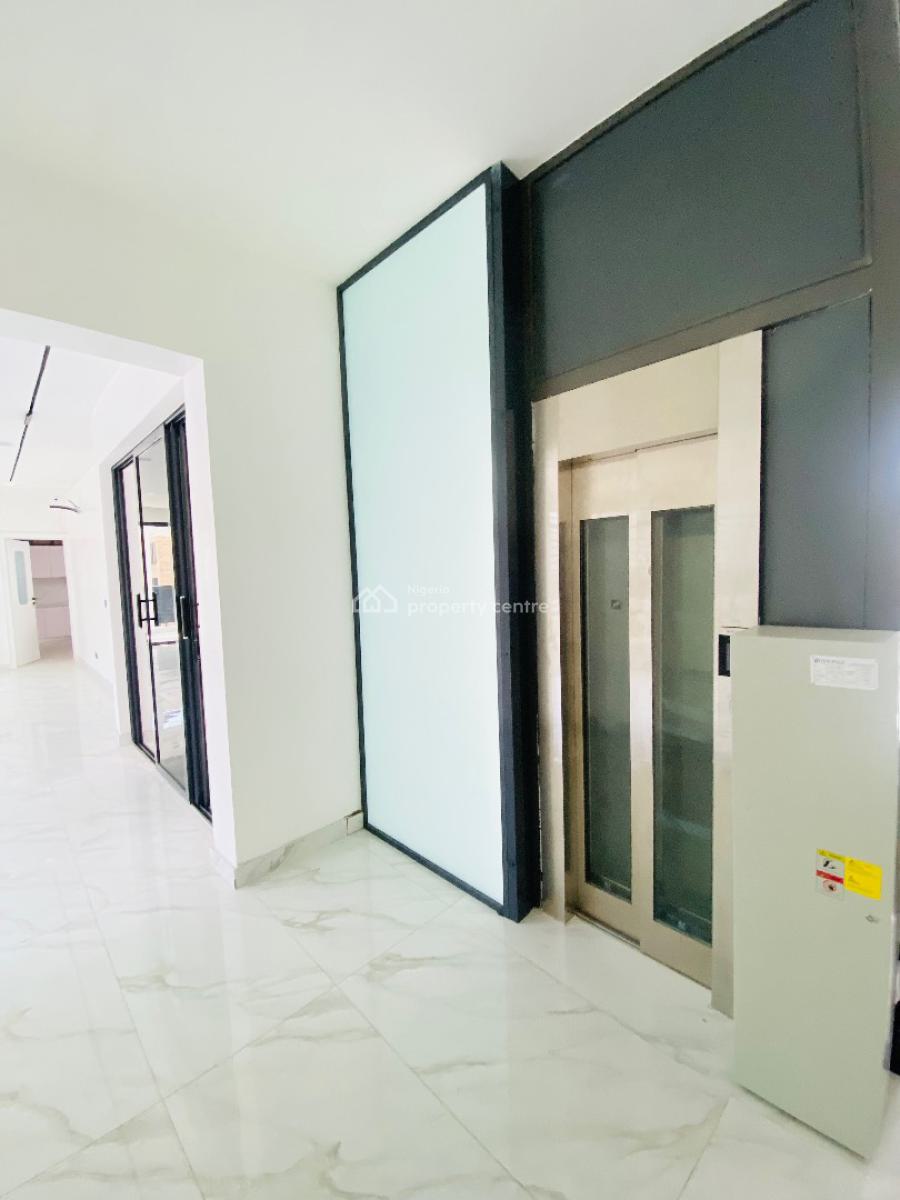 Beautiful 4-bedroom Penthouse, Lekki Phase 1, Lekki, Lagos, Flat / Apartment for Sale