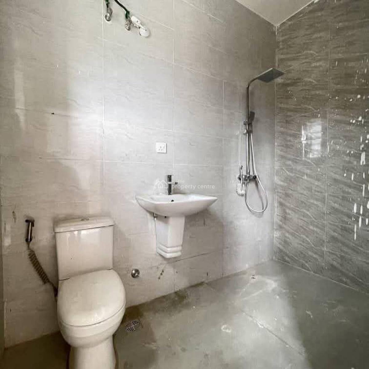 Perfectly Built 3 Bedroom Apartment, Yaba, Lagos, Flat / Apartment for Sale