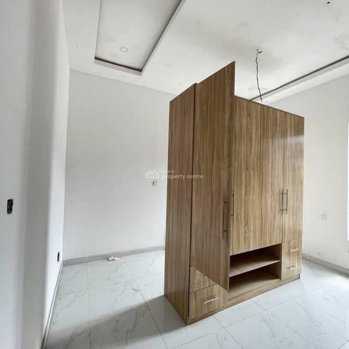 Perfectly Built 3 Bedroom Apartment, Yaba, Lagos, Flat / Apartment for Sale