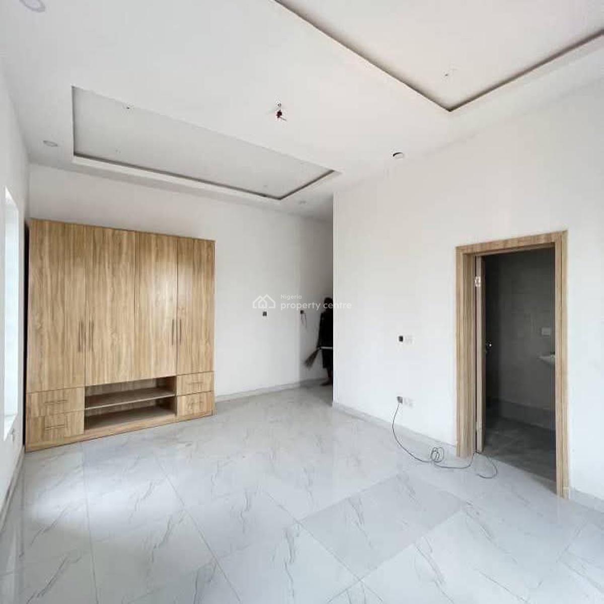 Perfectly Built 3 Bedroom Apartment, Yaba, Lagos, Flat / Apartment for Sale