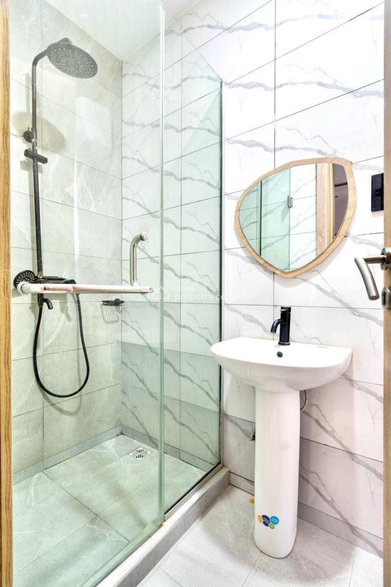 2 Bedroom Apartment with Swimming Pool, & Gym, Lekki Phase 1, Lekki, Lagos, Flat / Apartment Short Let