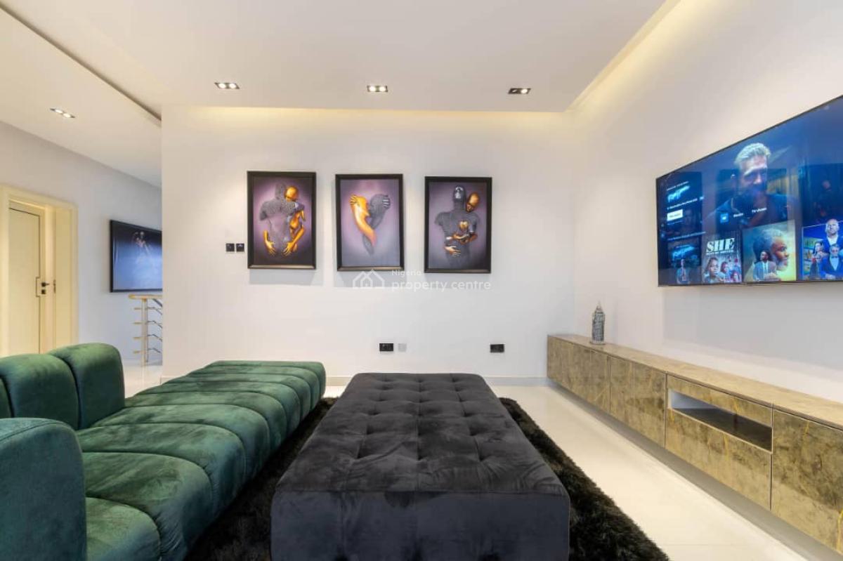 Cozy 2 Bedroom Apartment with Swimming Pool, & Ps5, Lekki Phase 1, Lekki, Lagos, Flat / Apartment Short Let